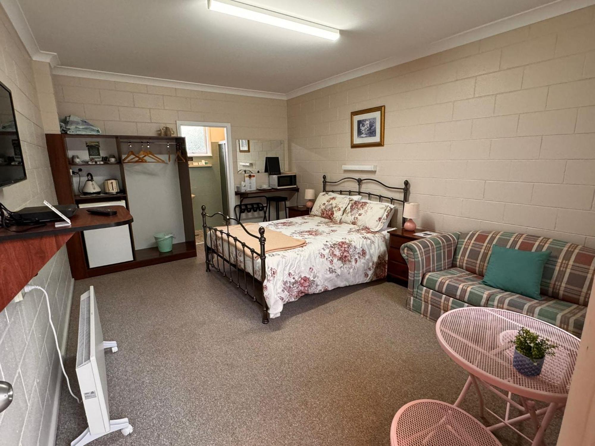 Alpine Country Motel Plus Free Coffee Cooma Kültér fotó