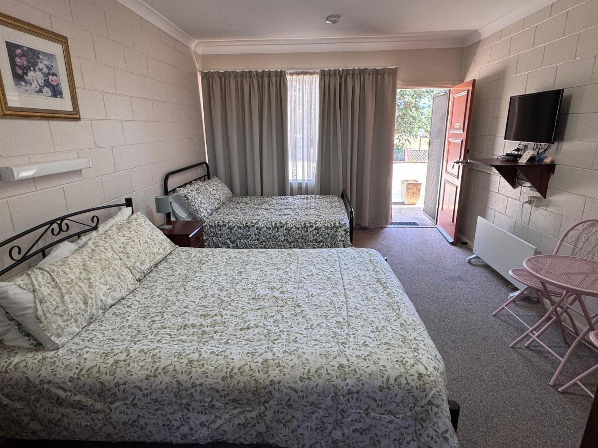 Alpine Country Motel Plus Free Coffee Cooma Kültér fotó