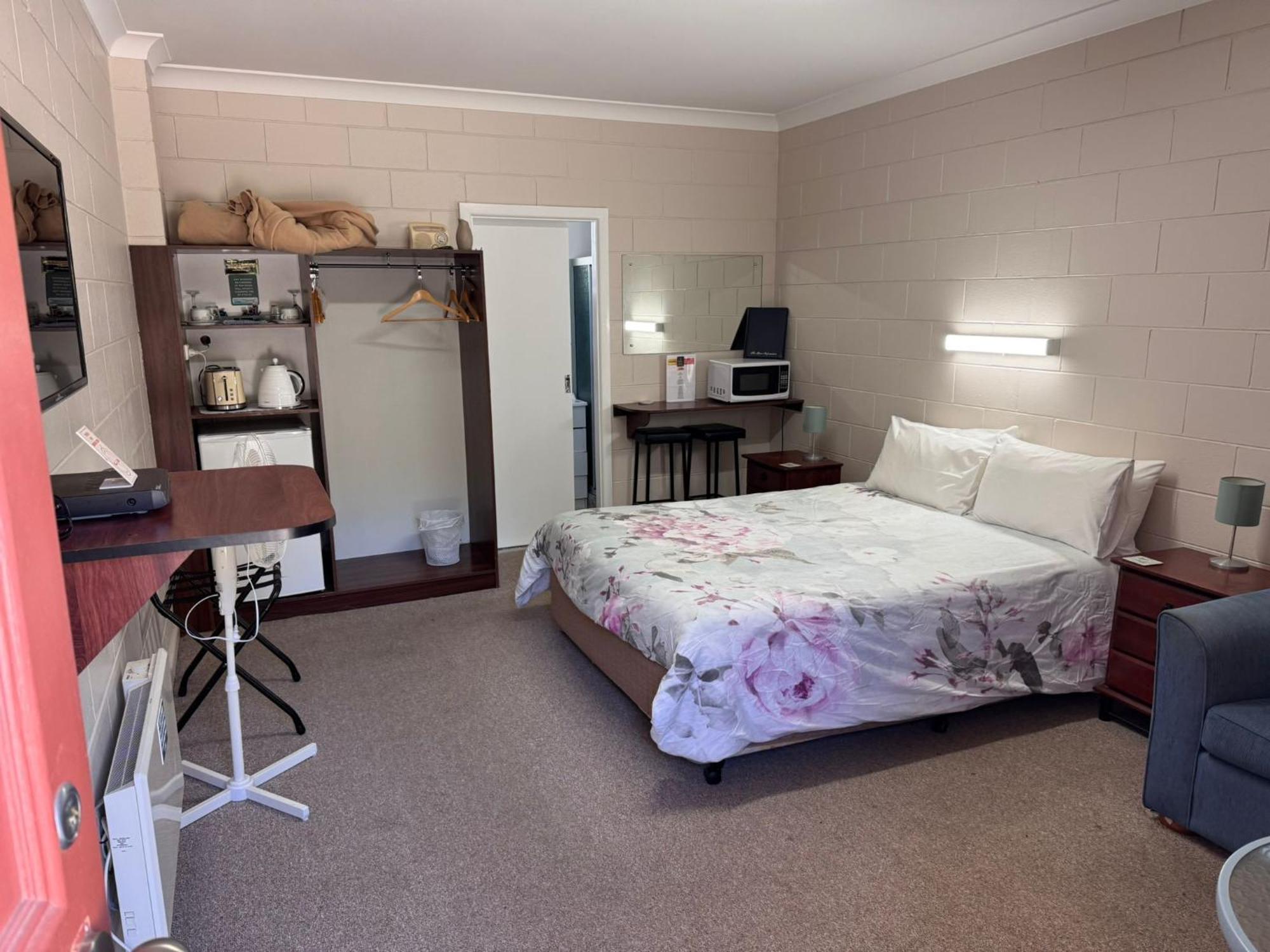 Alpine Country Motel Plus Free Coffee Cooma Kültér fotó